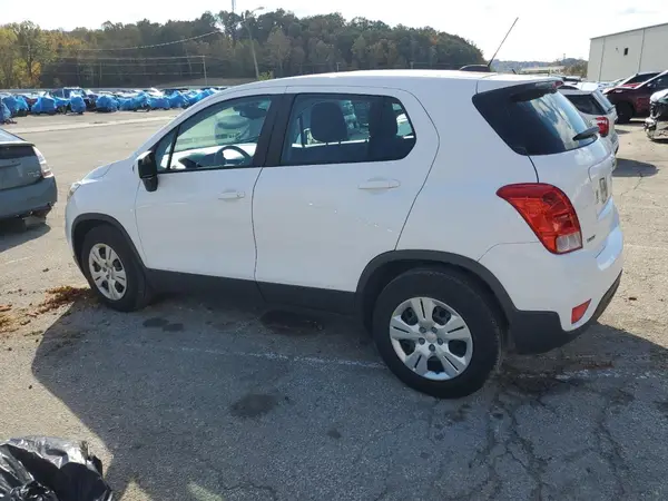 3GNCJKSB6HL237246 2017 CHEVROLET TRAX - Image 2