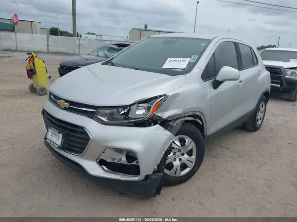 3GNCJKSB6HL252667 2017 CHEVROLET TRAX - Image 2