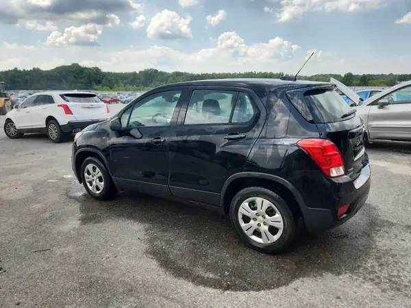 3GNCJKSB6HL267136 2017 CHEVROLET TRAX - Image 2