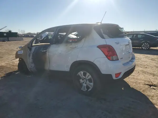 3GNCJKSB6HL273261 2017 CHEVROLET TRAX - Image 2
