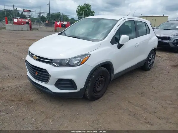 3GNCJKSB6HL277763 2017 CHEVROLET TRAX - Image 2