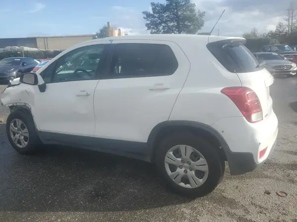 3GNCJKSB6HL279965 2017 CHEVROLET TRAX - Image 2