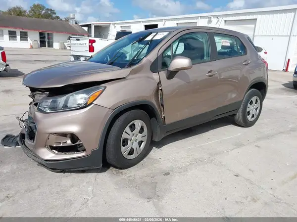3GNCJKSB6JL158665 2018 CHEVROLET TRAX - Image 2