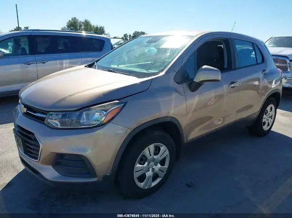 3GNCJKSB6JL188166 2018 CHEVROLET TRAX - Image 2