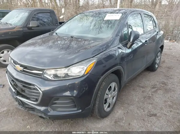 3GNCJKSB6JL216855 2018 CHEVROLET TRAX - Image 2