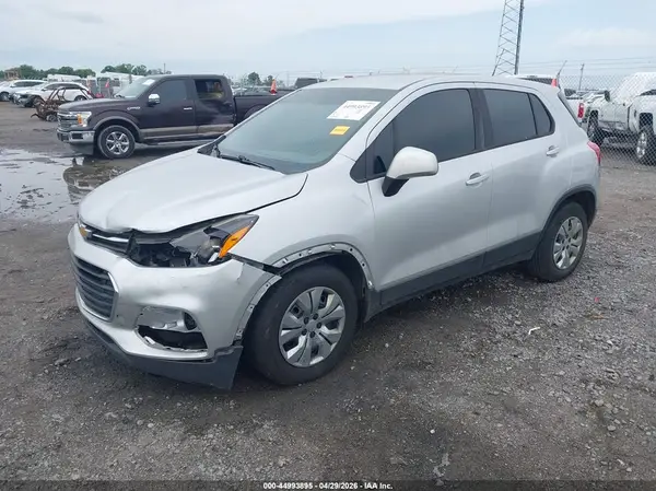 3GNCJKSB6JL233476 2018 CHEVROLET TRAX - Image 2
