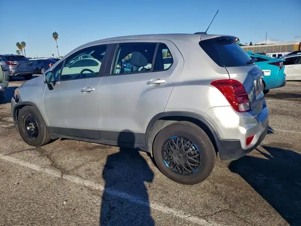 3GNCJKSB6JL243005 2018 CHEVROLET TRAX - Image 2