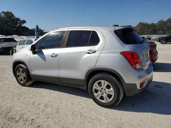 3GNCJKSB6JL247233 2018 CHEVROLET TRAX - Image 2