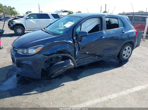 3GNCJKSB6JL259169 2018 CHEVROLET TRAX - Image 2
