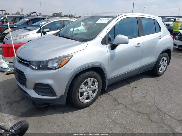 3GNCJKSB6JL284086 2018 CHEVROLET TRAX - Image 2