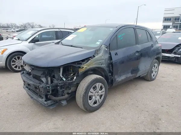 3GNCJKSB6JL296223 2018 CHEVROLET TRAX - Image 2