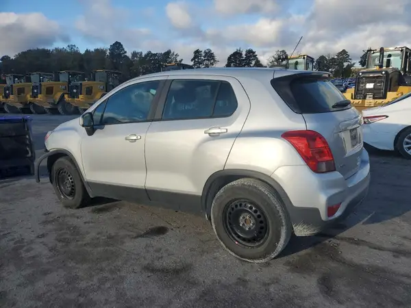 3GNCJKSB6JL330046 2018 CHEVROLET TRAX - Image 2