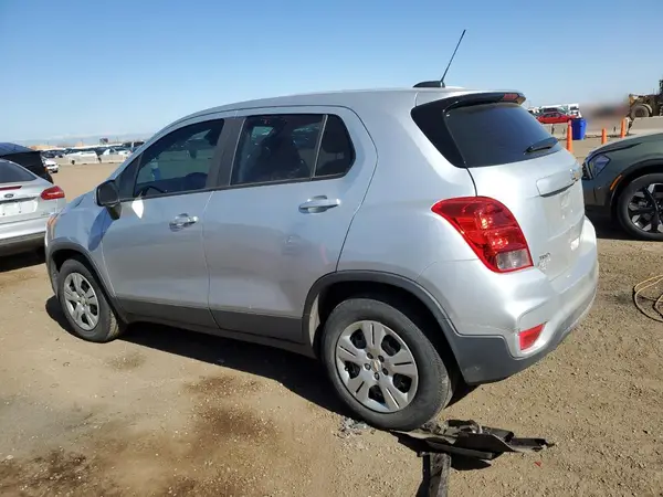 3GNCJKSB6JL339233 2018 CHEVROLET TRAX - Image 2