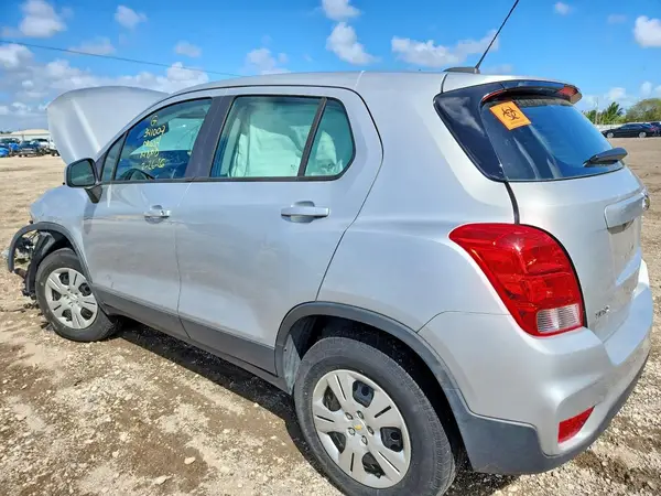 3GNCJKSB6JL342620 2018 CHEVROLET TRAX - Image 2