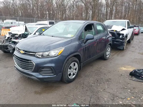 3GNCJKSB6JL355867 2018 CHEVROLET TRAX - Image 2