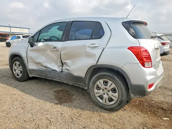 3GNCJKSB6JL389288 2018 CHEVROLET TRAX - Image 2