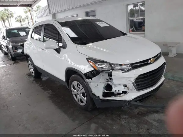 3GNCJKSB6KL124131 2019 CHEVROLET TRAX - Image 1