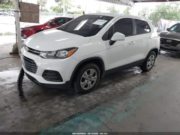 3GNCJKSB6KL124131 2019 CHEVROLET TRAX - Image 2