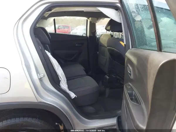 3GNCJKSB6KL131175 2019 CHEVROLET TRAX - Image 8