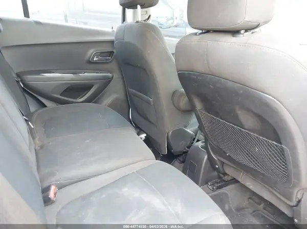 3GNCJKSB6KL134464 2019 CHEVROLET TRAX - Image 8