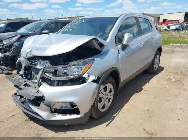 3GNCJKSB6KL138224 2019 CHEVROLET TRAX - Image 2