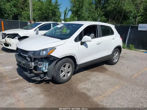 3GNCJKSB6KL139812 2019 CHEVROLET TRAX - Image 2