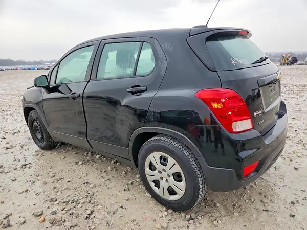3GNCJKSB6KL141897 2019 CHEVROLET TRAX - Image 2
