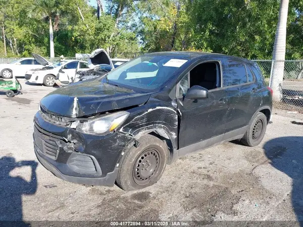 3GNCJKSB6KL178934 2019 CHEVROLET TRAX - Image 2