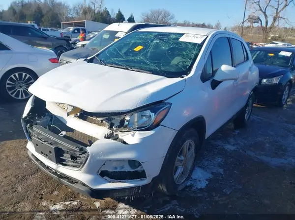 3GNCJKSB6KL201922 2019 CHEVROLET TRAX - Image 2