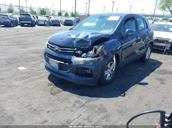 3GNCJKSB6KL203721 2019 CHEVROLET TRAX - Image 2