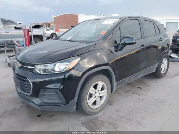 3GNCJKSB6KL216579 2019 CHEVROLET TRAX - Image 2