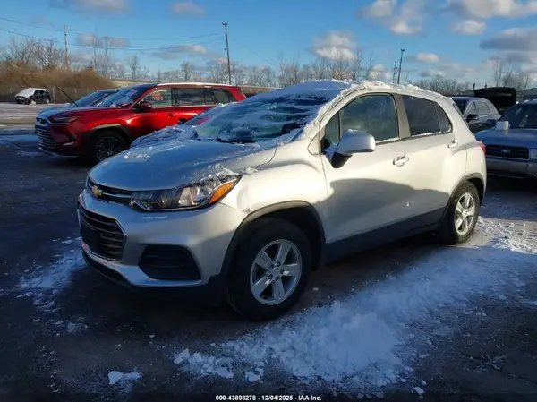 3GNCJKSB6KL217666 2019 CHEVROLET TRAX - Image 2