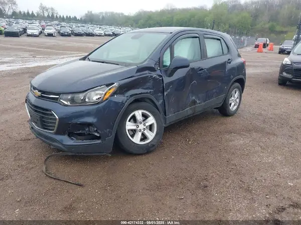 3GNCJKSB6KL221989 2019 CHEVROLET TRAX - Image 2