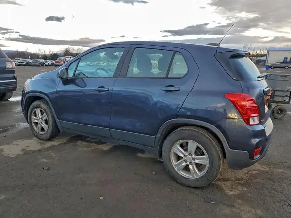 3GNCJKSB6KL223371 2019 CHEVROLET TRAX - Image 2