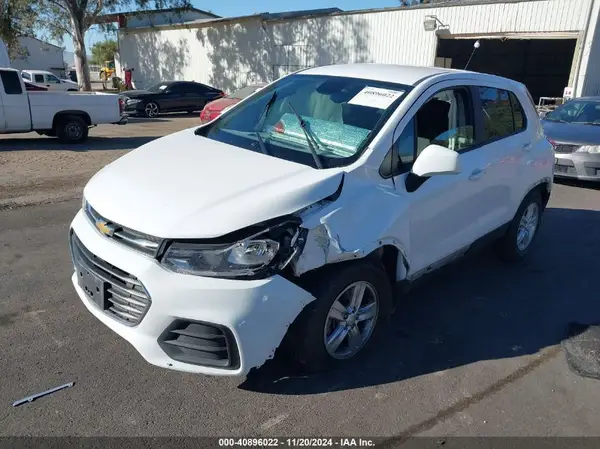 3GNCJKSB6KL261120 2019 CHEVROLET TRAX - Image 2
