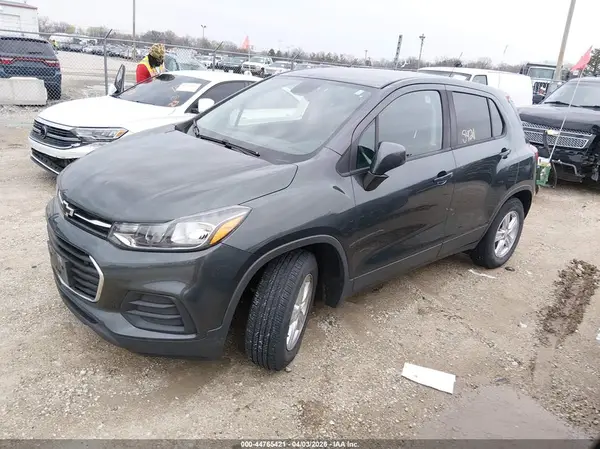 3GNCJKSB6KL261456 2019 CHEVROLET TRAX - Image 2