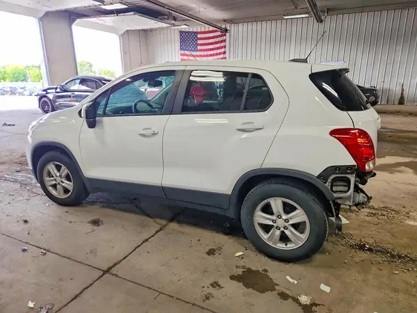 3GNCJKSB6KL265815 2019 CHEVROLET TRAX - Image 2