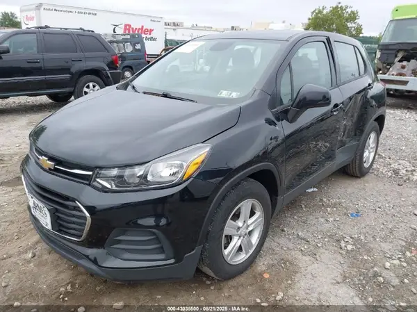 3GNCJKSB6KL267967 2019 CHEVROLET TRAX - Image 2