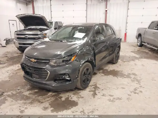 3GNCJKSB6KL283263 2019 CHEVROLET TRAX - Image 2