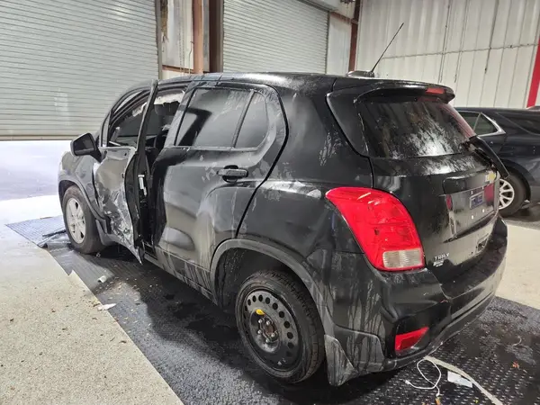 3GNCJKSB6KL333532 2019 CHEVROLET TRAX - Image 2