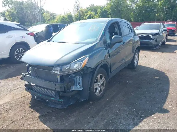 3GNCJKSB6KL336110 2019 CHEVROLET TRAX - Image 2