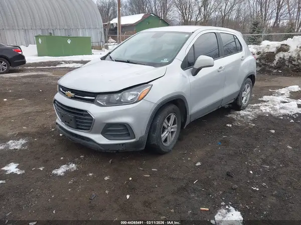 3GNCJKSB6KL336222 2019 CHEVROLET TRAX - Image 2