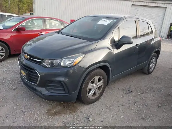 3GNCJKSB6KL337600 2019 CHEVROLET TRAX - Image 2