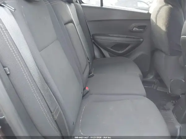 3GNCJKSB6KL337600 2019 CHEVROLET TRAX - Image 8