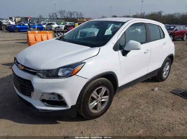 3GNCJKSB6KL360536 2019 CHEVROLET TRAX - Image 2