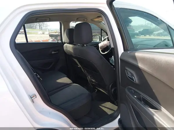 3GNCJKSB6KL360536 2019 CHEVROLET TRAX - Image 8
