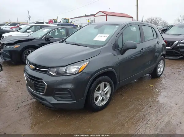 3GNCJKSB6KL382763 2019 CHEVROLET TRAX - Image 2
