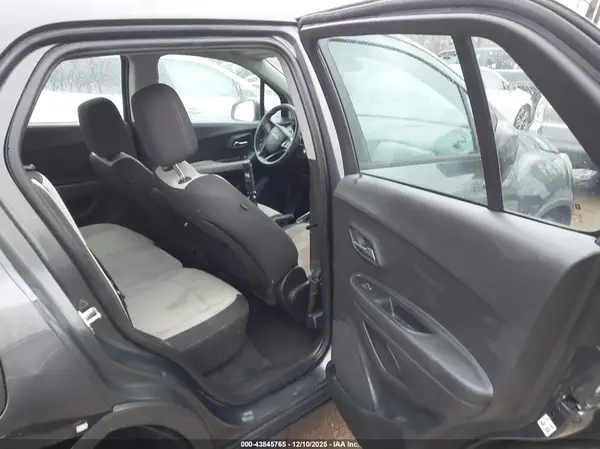 3GNCJKSB6KL382763 2019 CHEVROLET TRAX - Image 8