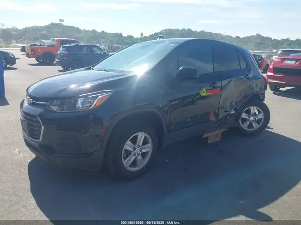 3GNCJKSB6KL385744 2019 CHEVROLET TRAX - Image 2