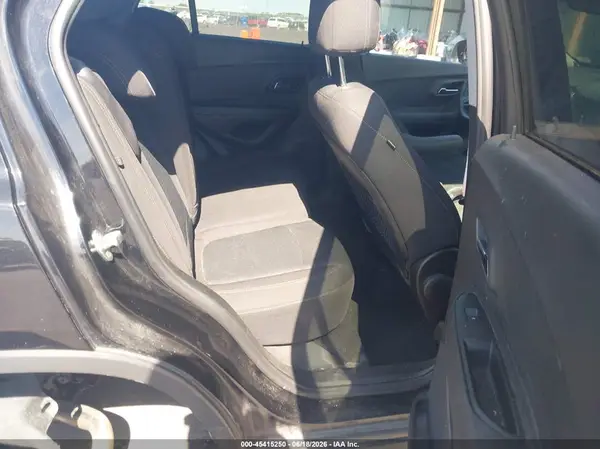 3GNCJKSB6KL385744 2019 CHEVROLET TRAX - Image 8